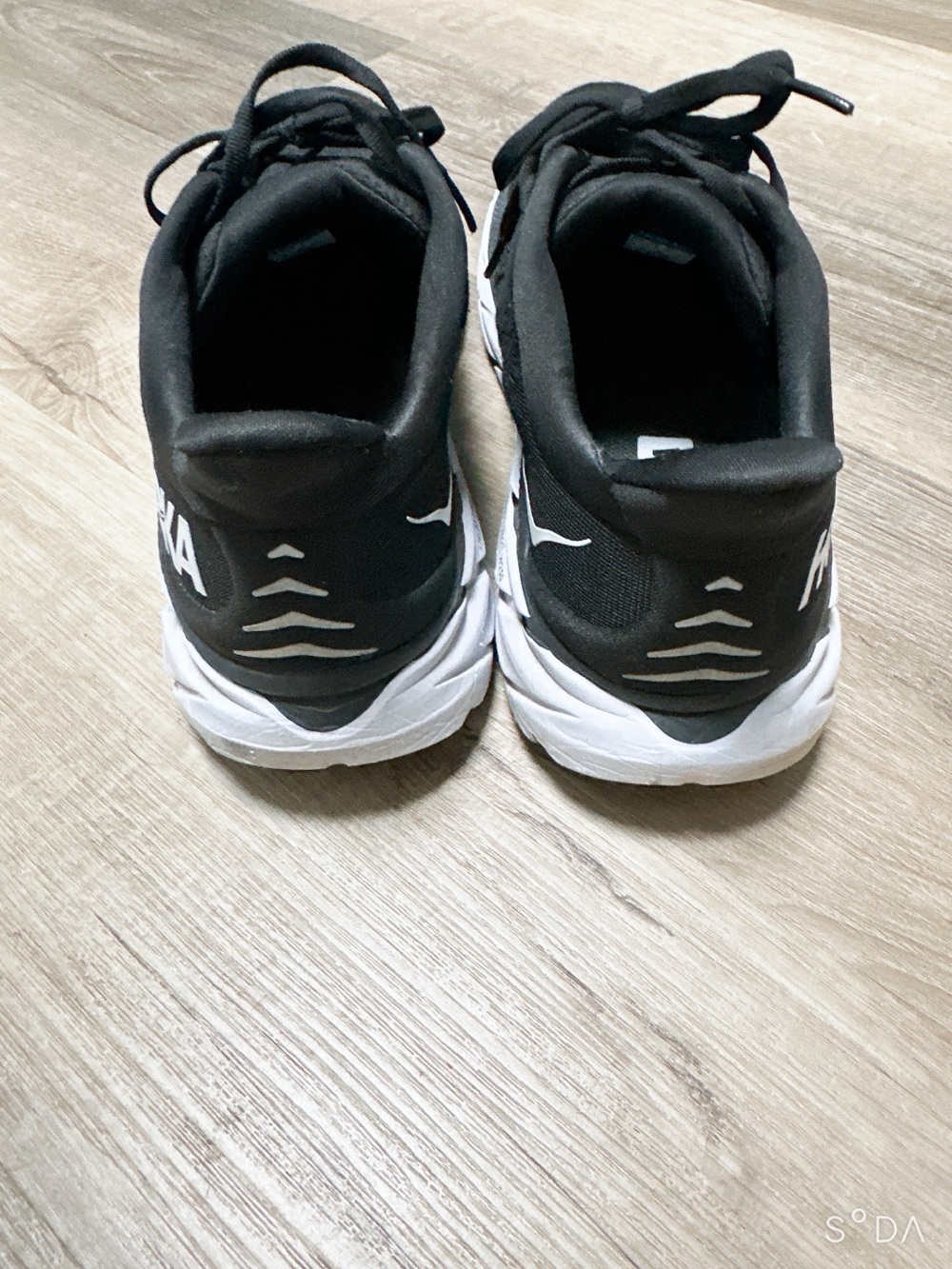 Men’s HOKA Clifton 8 black and white sneakers size 11D - Picture 3 of 6